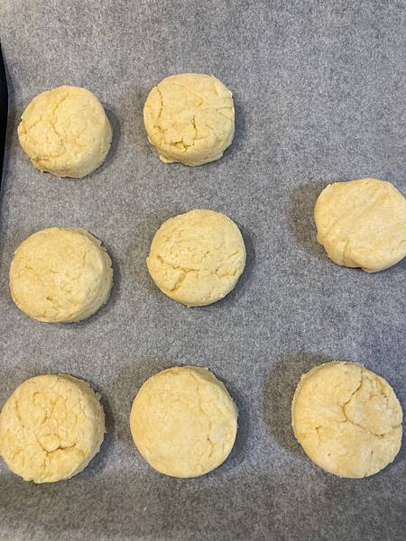 點我放大 差不多準備好的司康要進烤箱啦