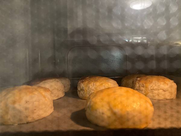 點我放大 記得10分鐘後要開烤箱轉盤,這樣上色才會均勻