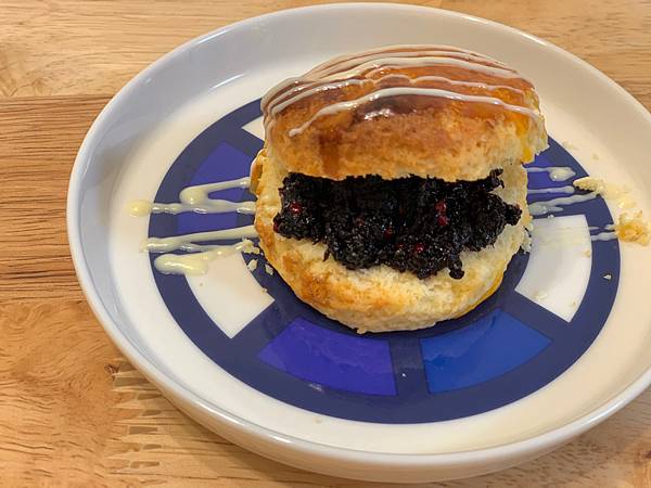 點我放大 淋上白巧克力作裝飾