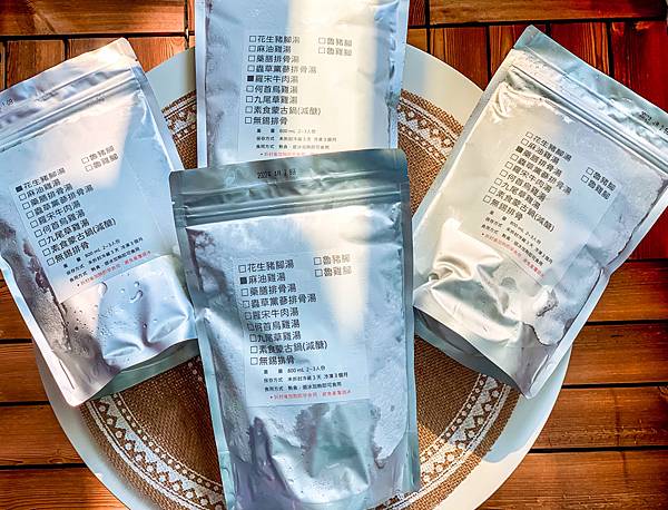 剛到貨的冷凍湯包還在室溫下冒汗呢！趕緊來凍起來