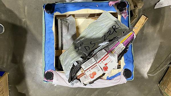 基隆關緝獲小型家具夾藏電子煙產品-2.jpg 基隆關緝獲小型家具夾藏電子煙產品-2.jpg