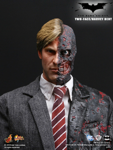 3 TDK_Two-Face_Harvey Dent