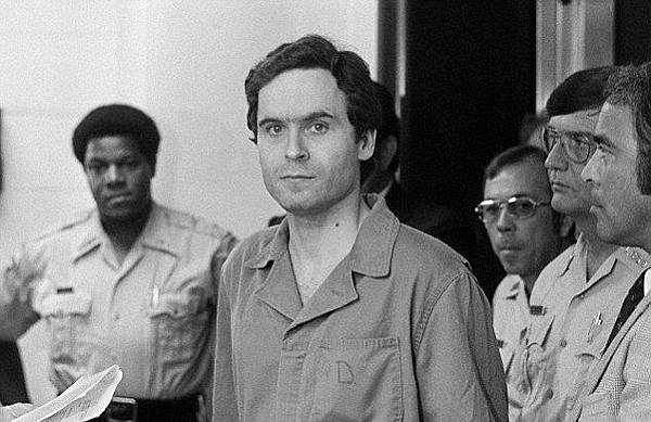 以帥聞名的美國連續殺人犯 {泰德邦迪 Ted Bundy}