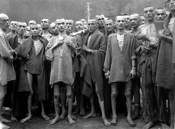 殘忍至極的 {德國納粹大屠殺} 總受害人數將近1,100萬人