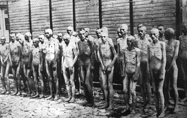 殘忍至極的 {德國納粹大屠殺} 總受害人數將近1,100萬人