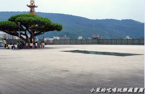 芝山岩：【台北】士林芝山岩。大手牽小手齊步走