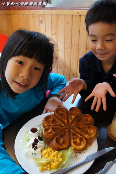 歐加米咖啡館：【台北】是愛心鬆餅耶！連小孩都無法抗拒的歐燒～