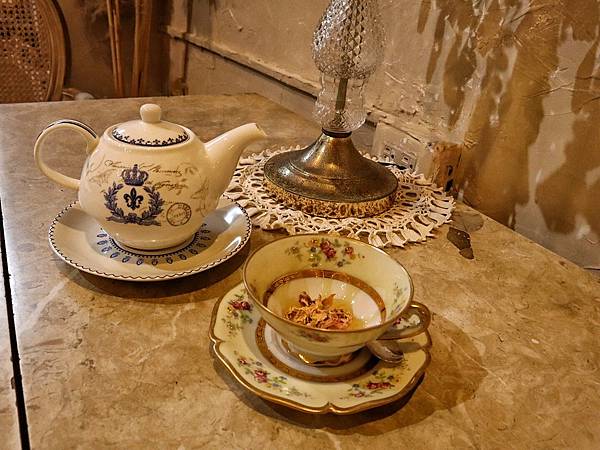 花房裏2.jpg 花房裏2.jpg