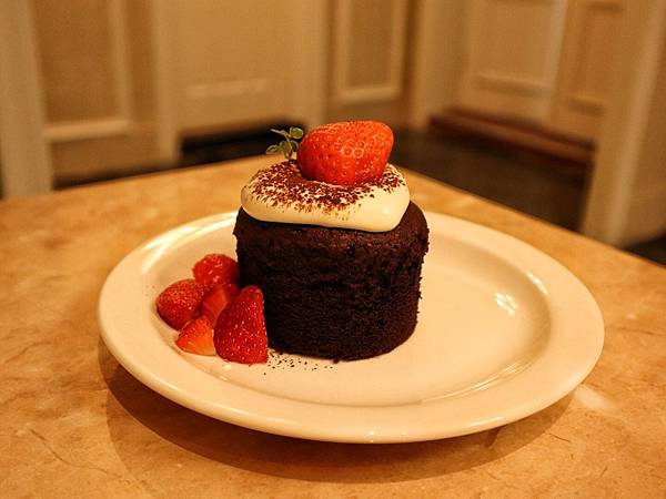 RAN CAFÉ藝廊般的歐式古典風格咖啡廳,甜點高水準呈現