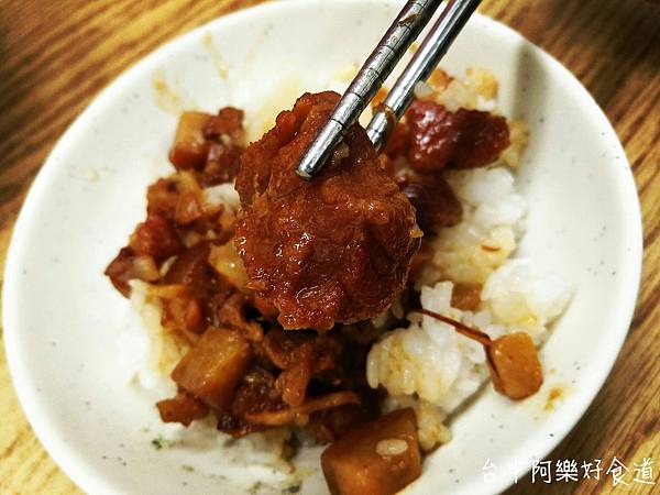 【東海商圈】向宏滷肉飯 || 東海無人不知道的店家，開店就是