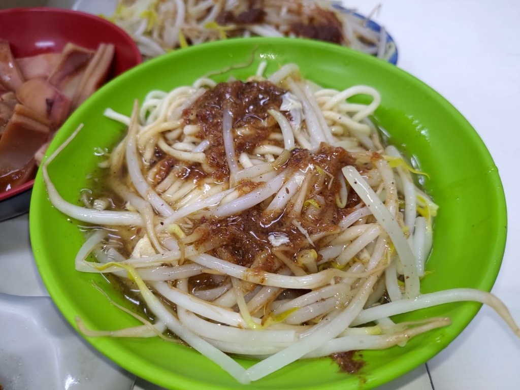 【台中|西區】台北太祖魷魚羹麵│向上市場超人氣排隊美食。