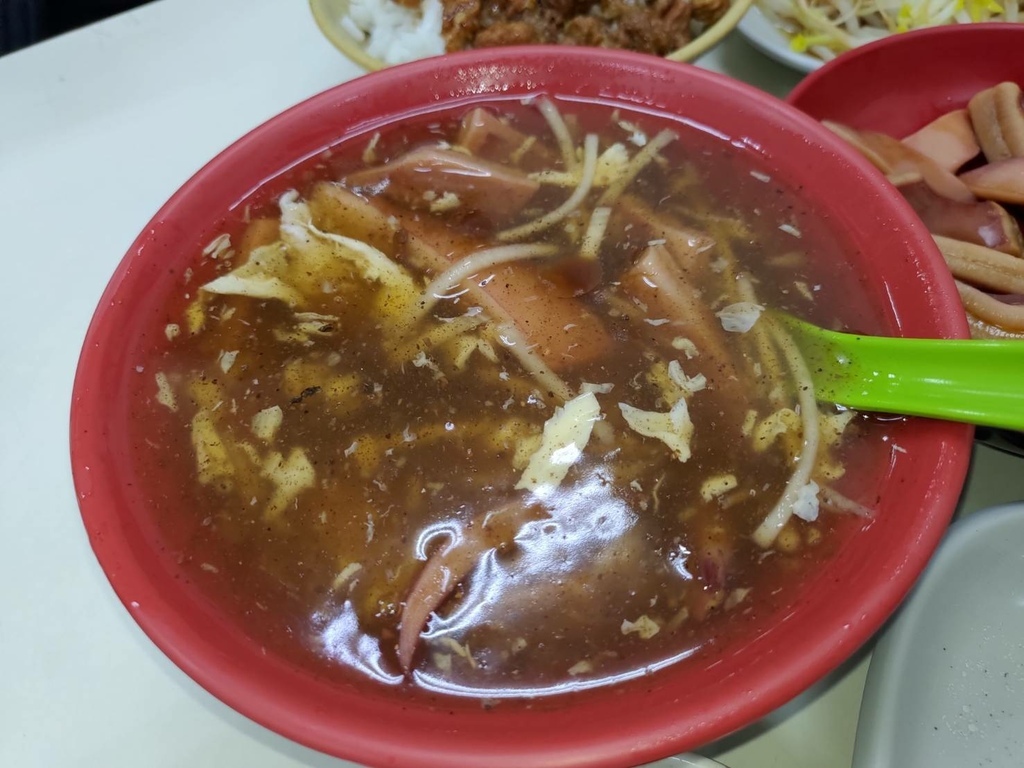 【台中|西區】台北太祖魷魚羹麵│向上市場超人氣排隊美食。