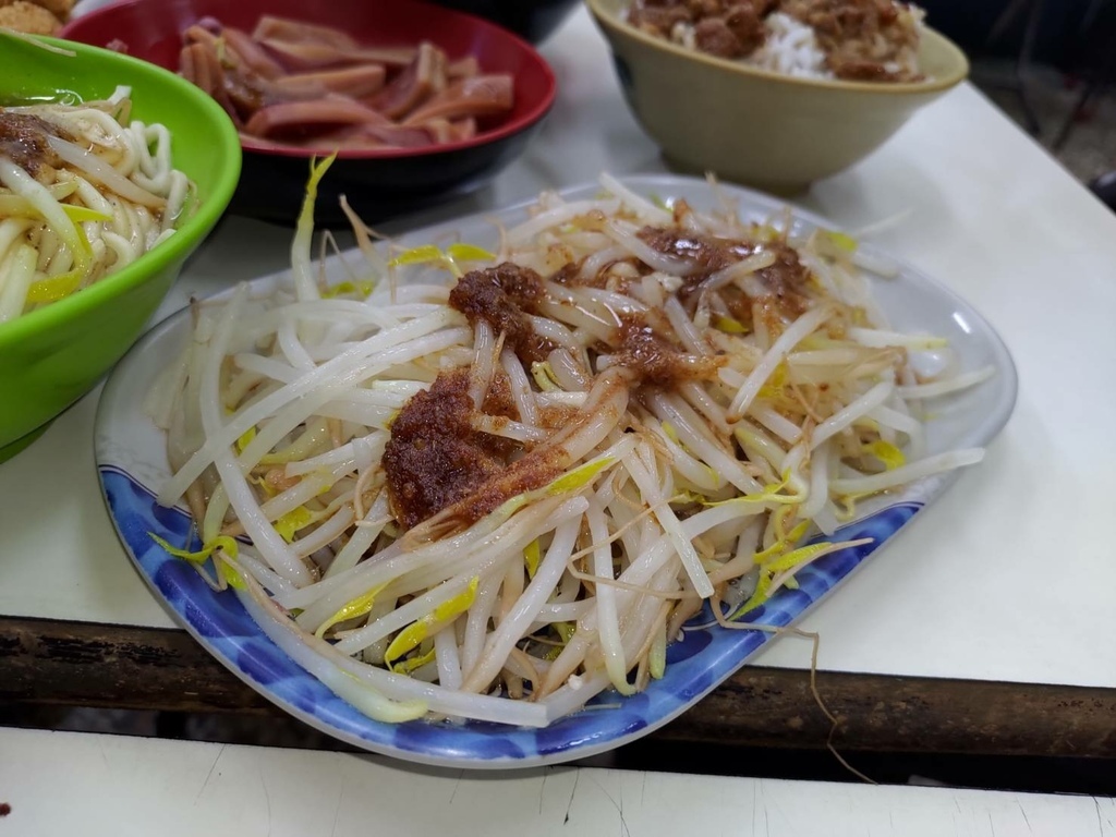 【台中|西區】台北太祖魷魚羹麵│向上市場超人氣排隊美食。