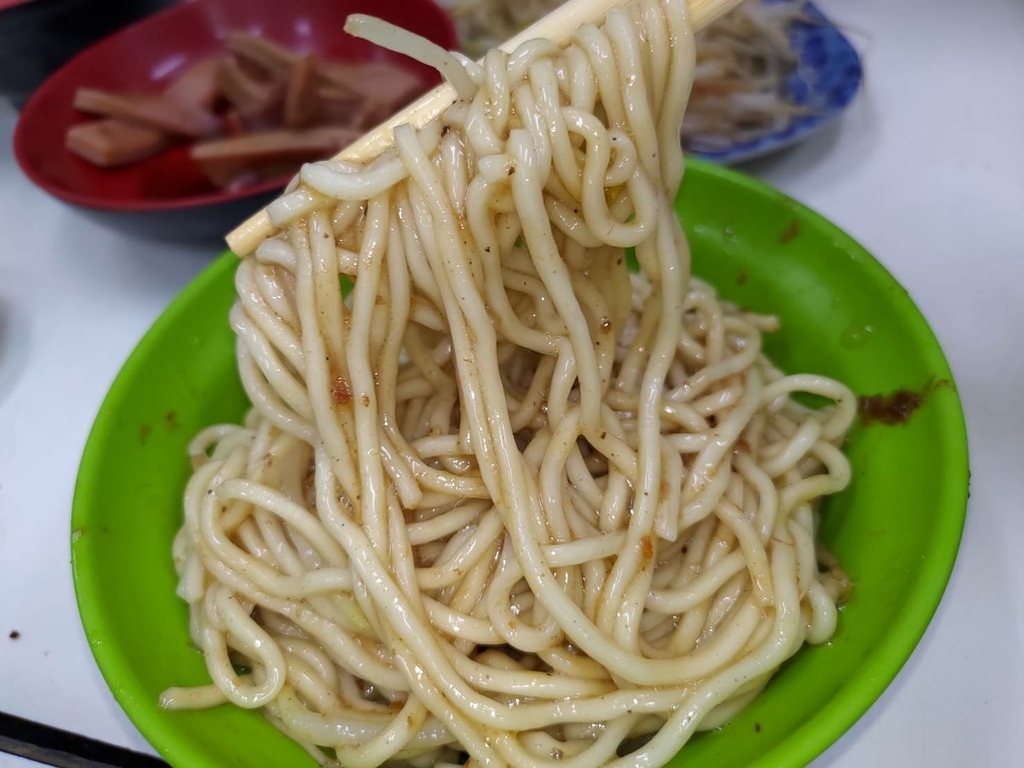 【台中|西區】台北太祖魷魚羹麵│向上市場超人氣排隊美食。