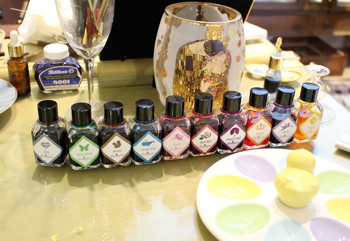 新手的第一堂鋼筆入門課~學寫一手優雅好字~浪漫法式書法花體字情書卡片設計教學-日日好文創韓玉青老師-鋼筆英文花體字-Niceday-親子鋼筆課 (51)