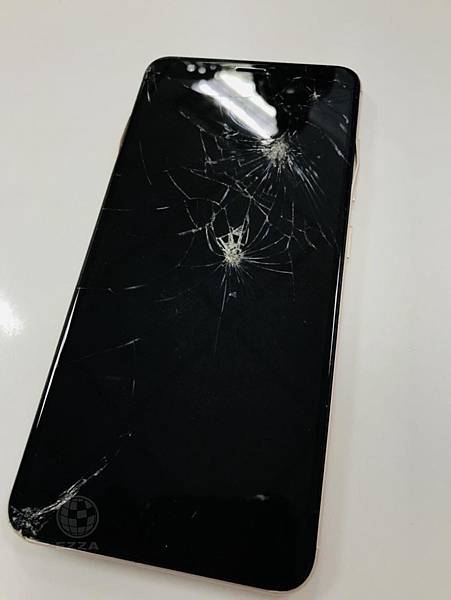 ZenFone4 Max 螢幕破裂.jpg ZenFone4 Max 螢幕破裂.jpg