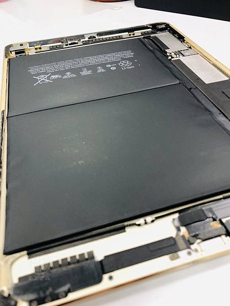 IPAD air2 電池膨脹.jpg IPAD air2 電池膨脹.jpg