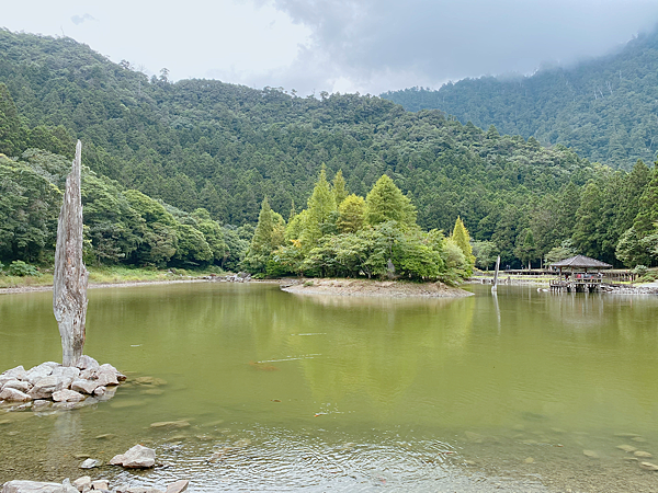 【親子旅遊】宜蘭明池山莊一泊二食：此生必去仙境夢幻湖（含小木