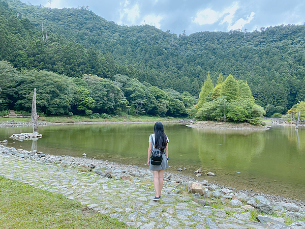 【親子旅遊】宜蘭明池山莊一泊一食：此生必去仙境夢幻湖（含小木