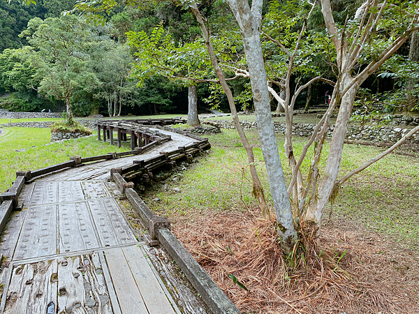 【親子旅遊】宜蘭明池山莊一泊二食：此生必去仙境夢幻湖（含小木