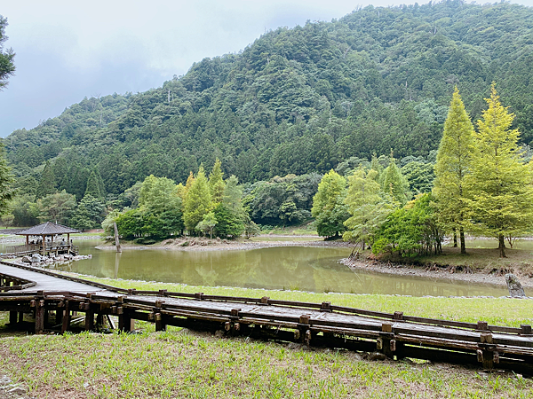 【親子旅遊】宜蘭明池山莊一泊二食：此生必去仙境夢幻湖（含小木