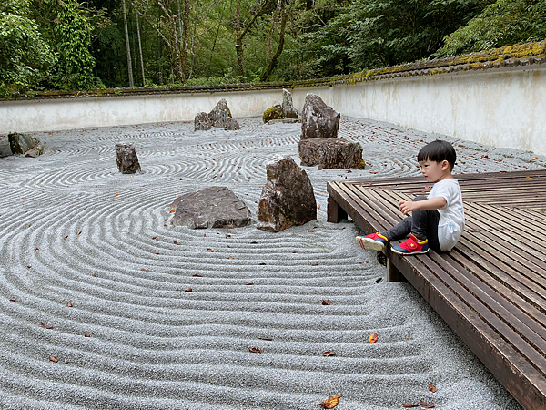 【親子旅遊】宜蘭明池山莊一泊二食：此生必去仙境夢幻湖（含小木