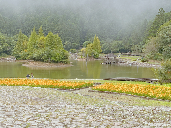 【親子旅遊】宜蘭明池山莊一泊一食：此生必去仙境夢幻湖（含小木