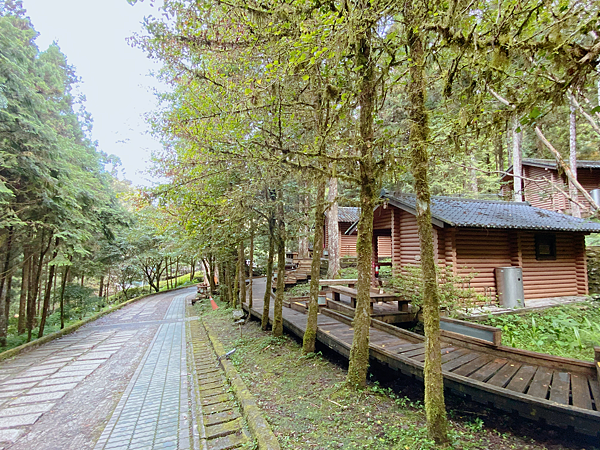 【親子旅遊】宜蘭明池山莊一泊二食：此生必去仙境夢幻湖（含小木