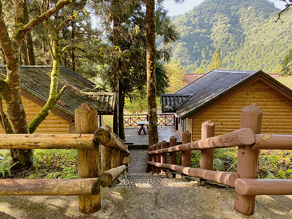 【親子旅遊】宜蘭明池山莊一泊二食：此生必去仙境夢幻湖（含小木