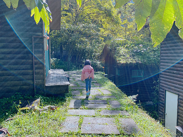 【親子旅遊】宜蘭明池山莊一泊二食：此生必去仙境夢幻湖（含小木