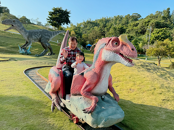 【團購】南投雅薇漫旅行館！親子主題車庫房，溜滑梯房/戲水池房