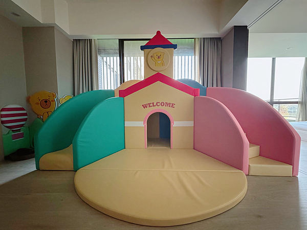 【團購】嘉義新悦花園酒店！旋轉木馬、兒童賽車、小火車、沙坑、