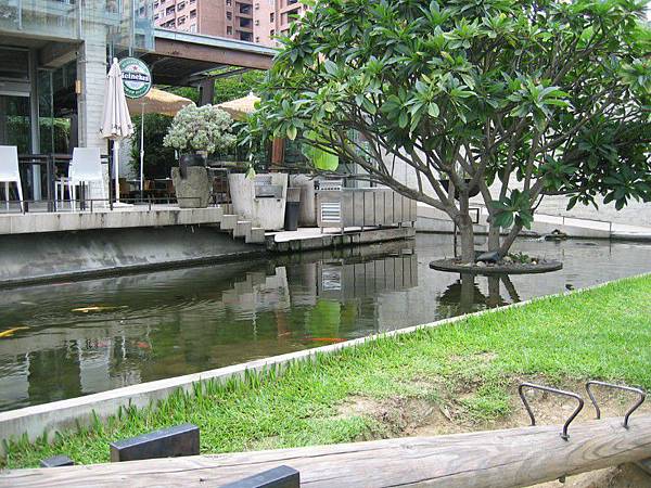 12-C28441BF-2399448-1024