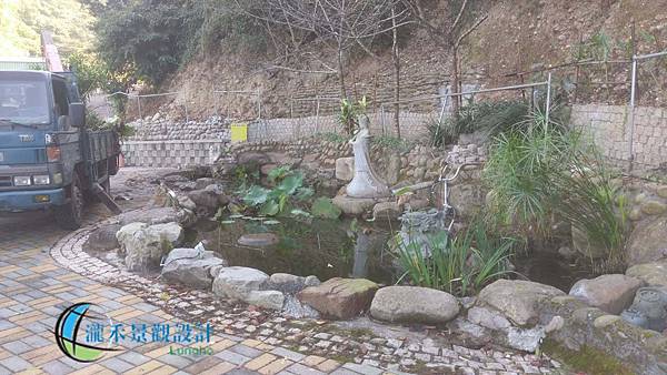 1071114-lungho-Pool cleaning-001.jpg 1071114-lungho-Pool cleaning-001.jpg