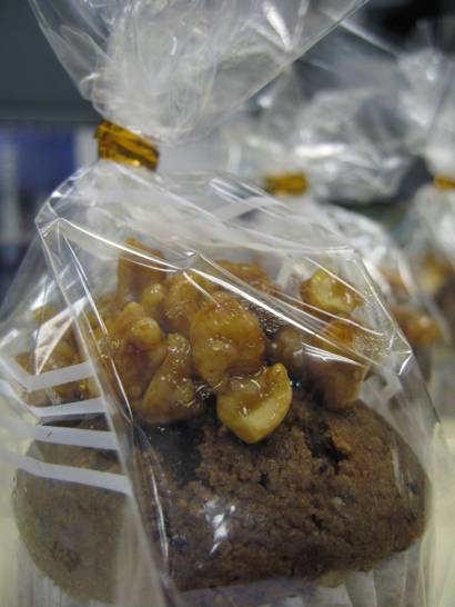 Birthday Muffin Caramel Nuts with chocolate Muffin 20022009.jpg