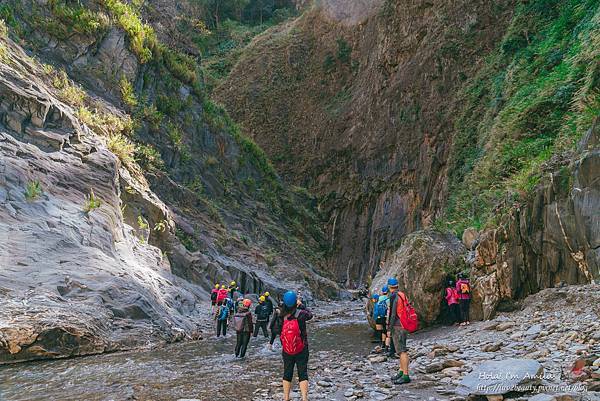 16 屏東祕境_哈尤溪_七彩岩壁_野溪溫泉_大武部落.jpg