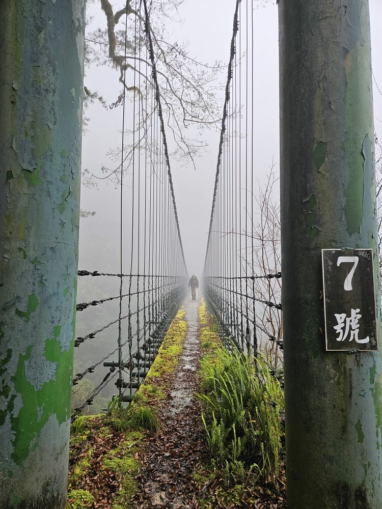 新康橫斷，很不划算卻超美的一段旅程