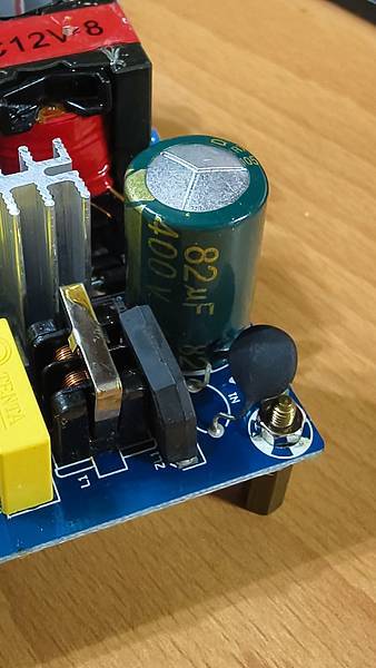 修復12V 8A的電源供應器 PSU