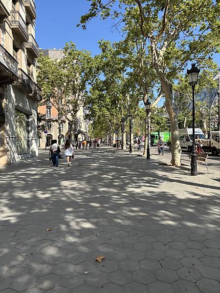 2025暑假西班牙行 Day13-2：米拉之家採買、領取行李