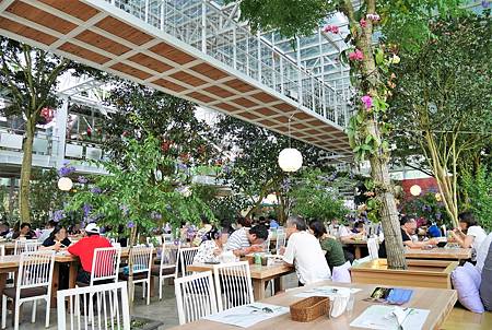 【宜蘭員山 | 餐廳】美麗溫室花園裡的自助美饌❀香草菲菲