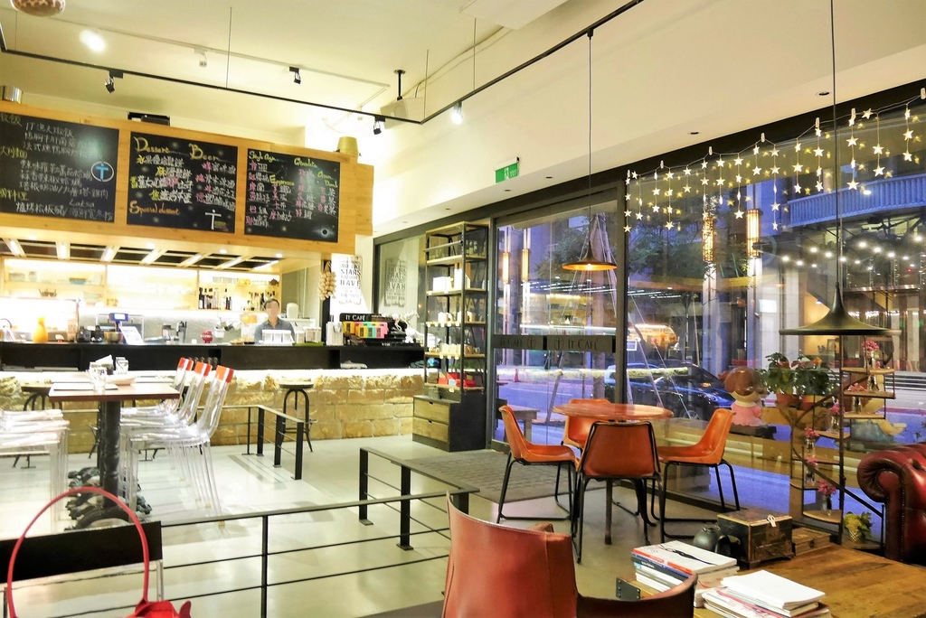 台北內湖咖啡廳- 融入IT人精神的美式設計風格咖啡廳☞IT Cafe' (內湖店)