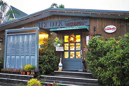 【宜蘭冬山鄉 | 餐廳】縈繞著異國氛圍的築夢木屋✈飛行碼頭 DUCK DOCK