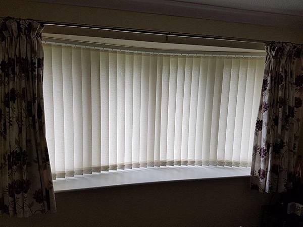 best-vertical-blinds-in-abu-dhabi-dubai-for-office-window-1024x768.jpg