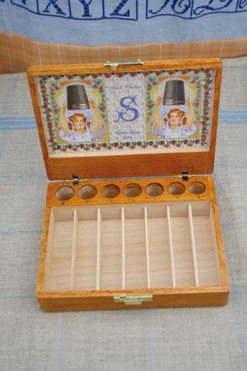 display-case-for-thimbles