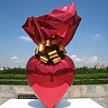 Jeff Koons on the roof - Huge Heart