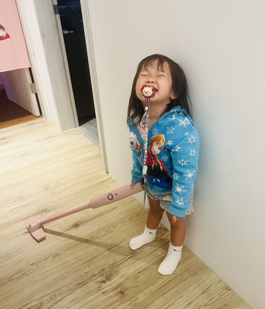 IMG_9958.jpeg 無線手持吸塵器推薦~【SANSUI山水 輕淨吸迷你無線吸塵器】塵螨機/居家車用清潔/露營收帳 一機搞定