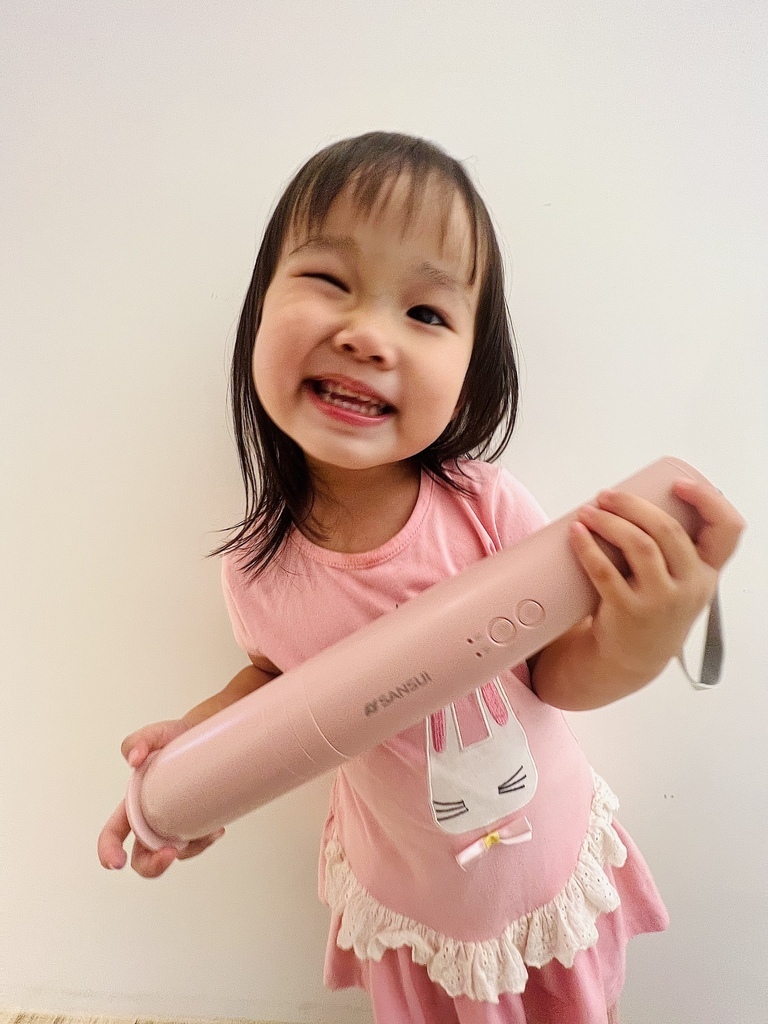 IMG_9849.jpeg 無線手持吸塵器推薦~【SANSUI山水 輕淨吸迷你無線吸塵器】塵螨機/居家車用清潔/露營收帳 一機搞定