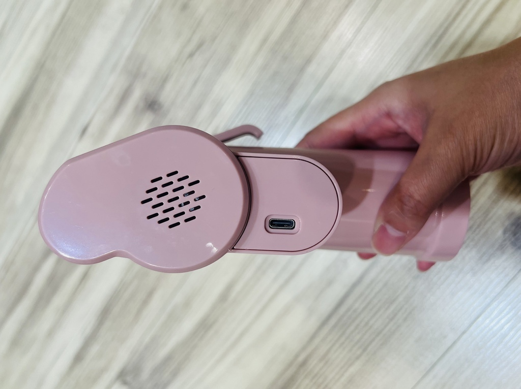 IMG_9889.jpeg 無線手持吸塵器推薦~【SANSUI山水 輕淨吸迷你無線吸塵器】塵螨機/居家車用清潔/露營收帳 一機搞定