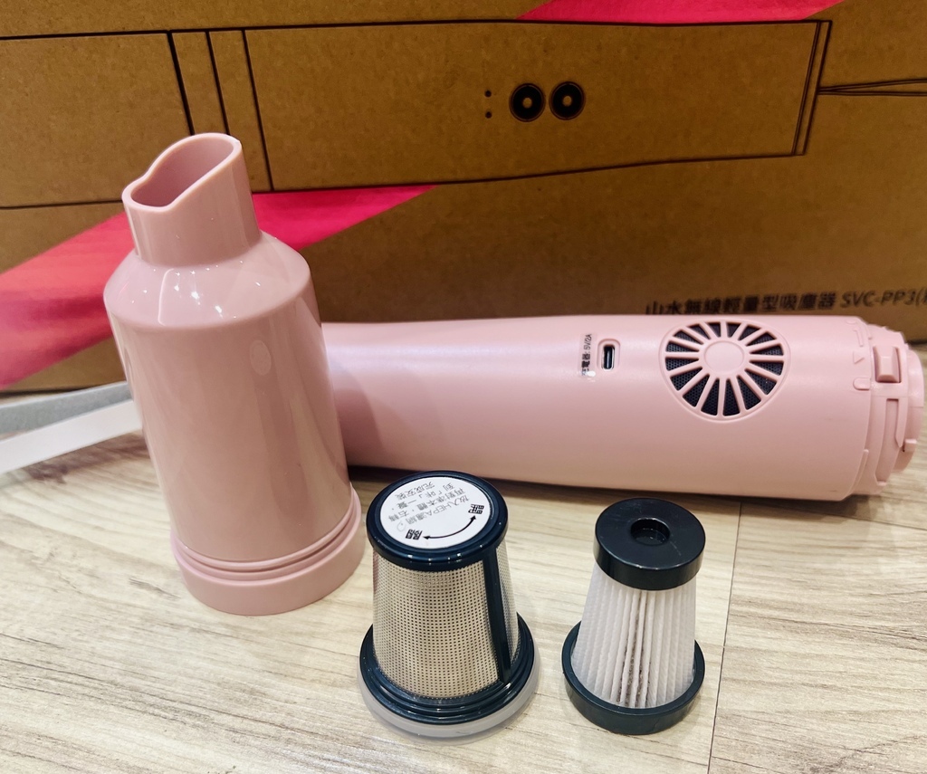 82CD1E0E-008D-4FFF-A295-0441C304E430.jpg 無線手持吸塵器推薦~【SANSUI山水 輕淨吸迷你無線吸塵器】塵螨機/居家車用清潔/露營收帳 一機搞定