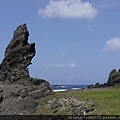 P1120780蘭嶼 右：鱷魚岩 左：岩上有羊